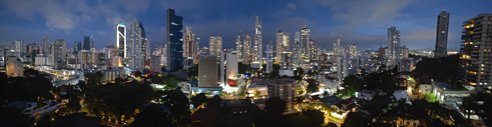 Vista panorámica de Ciudad de Panamá al atardecer